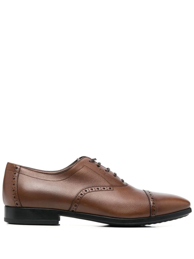 Shop Ferragamo Riley Leather Oxford Shoes In Braun