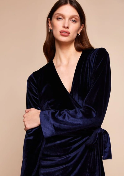 Gilda & Pearl Saratoga Sapphire Velvet Robe In  Sapphire