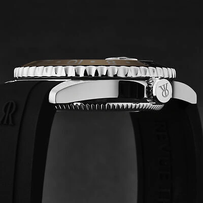 Pre-owned Revue Thommen Men's 'diver' Black Dial Black And Beige Bezel Gmt 17572.2832