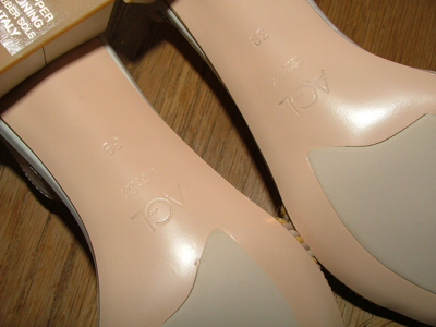 Pre-owned Agl Attilo Giusti Leombruni Wb  Heels Shoes Size 9 White Yellow Leather 375