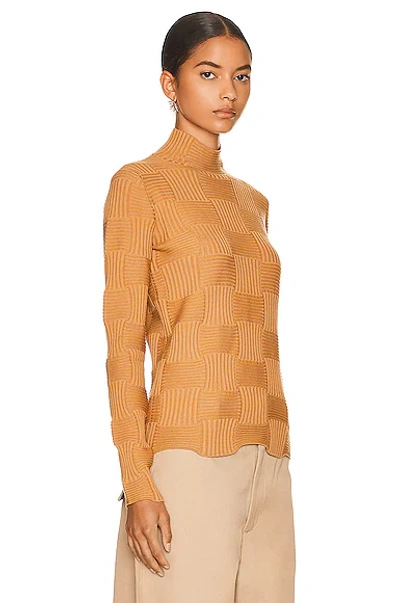 Bottega Veneta Lightweight Turtleneck Sweater In Camel & Butterscotch