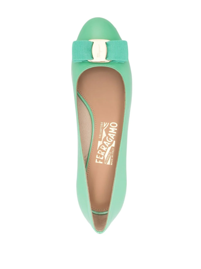 Ferragamo Vara Leather Pumps In 绿色
