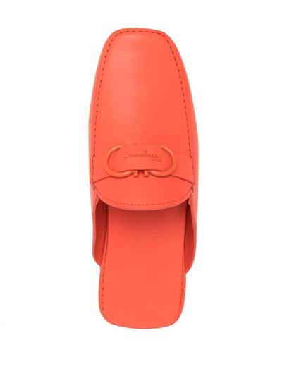 Ferragamo Logo Buckle Backless Slippers In 橘色