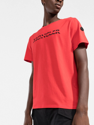 Shop Moncler Logo-print Cotton T-shirt In Rot