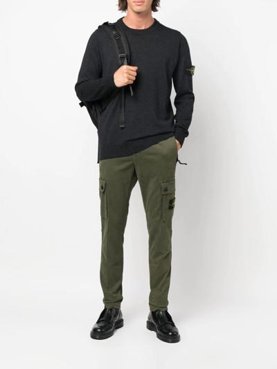 Shop Stone Island Compass-patch Cargo Trousers In Grün