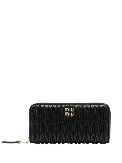 Shop Miu Miu Logo-plaque Quilted Leather Wallet In Schwarz
