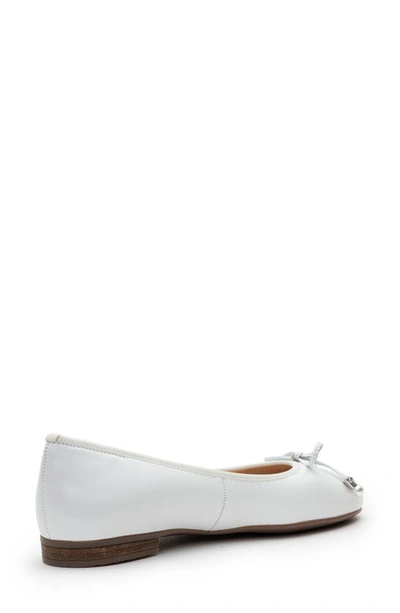 Ara Scout Flat In White Cervocalf