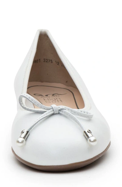 Ara Scout Flat In White Cervocalf