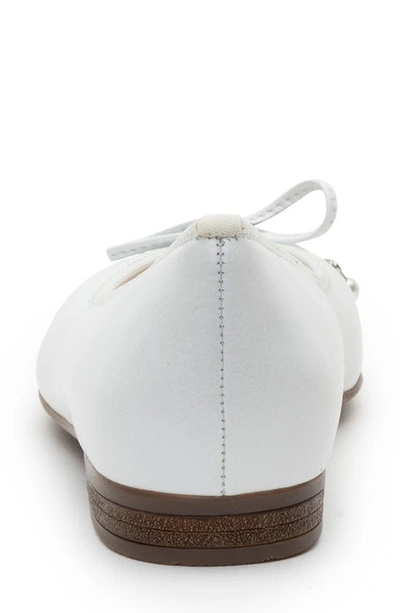 Ara Scout Flat In White Cervocalf