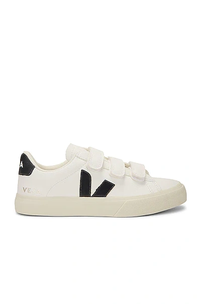 Veja Low-top Sneakers With Perforated Detailing And Rubber Sole In Extra White & Black