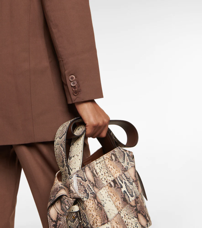 Sir Adrian Padded-shoulder Single-breasted Woven Blazer In Chocolat