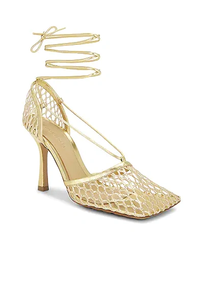 Bottega Veneta 90mm Macrame Metallic Ankle-wrap Pumps In Gold