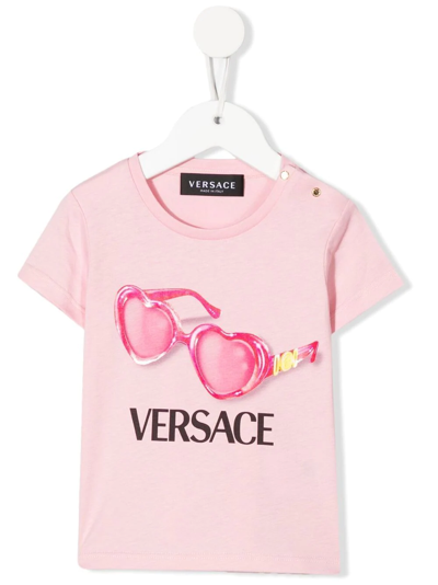 Shop Versace Sunglasses Logo-print T-shirt In Rosa