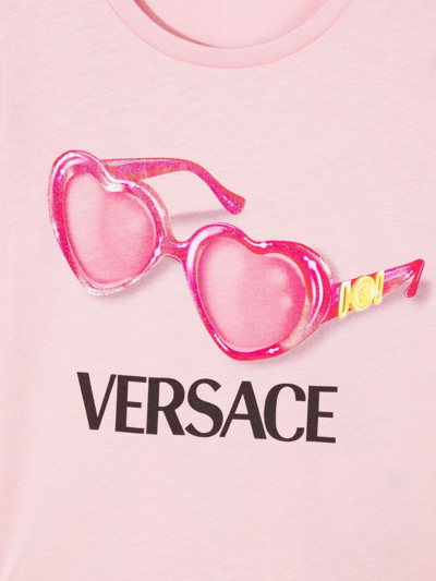 Shop Versace Sunglasses Logo-print T-shirt In Rosa