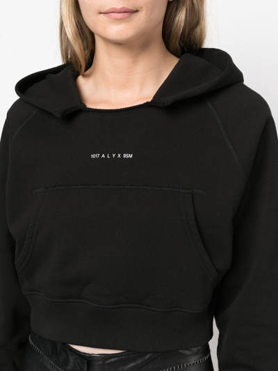 Shop Alyx Cropped Logo-print Detail Hoodie In Schwarz