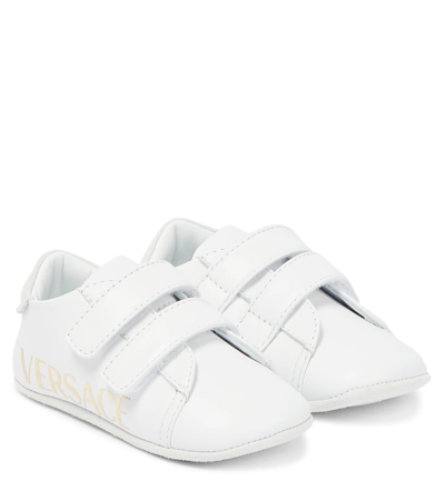 Shop Versace Baby Logo Leather Sneaker In Bianco+oro