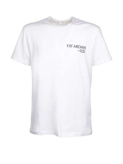 Shop Fay T-shirt Bainca  Archive Npmb344105ltggb004 In White
