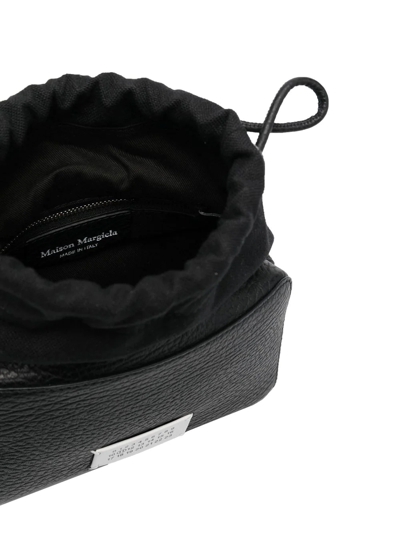 Maison Margiela Numbers-patch Pebbled Shoulder Bag In Schwarz