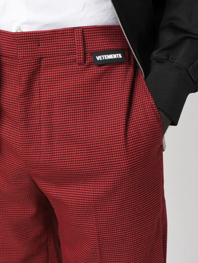 Shop Vetements Houndstooth Tailored Shorts In Rot