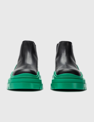 Bottega Veneta Color-blocking Design Chelsea Short Boots In Black