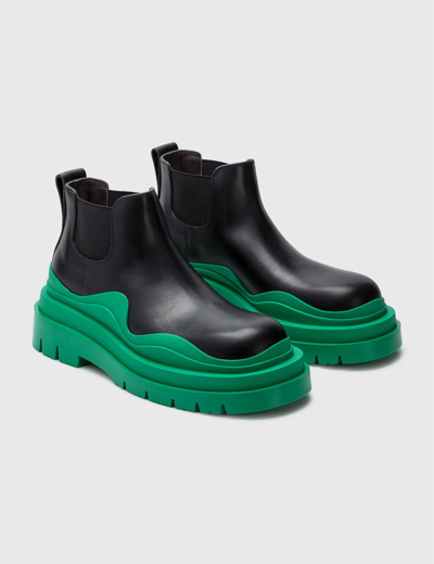 Bottega Veneta Color-blocking Design Chelsea Short Boots In Black