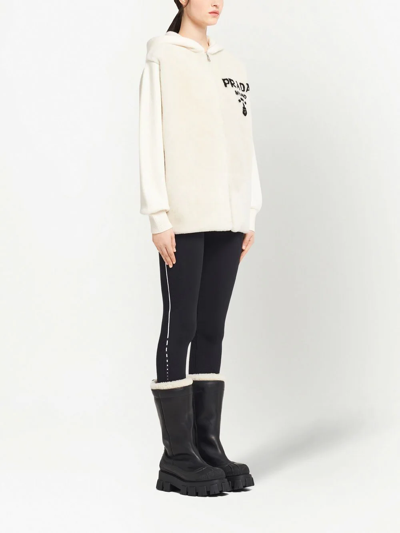Prada Oversize-sweatshirt Aus Kaschmir Und Lammfell In Weiss