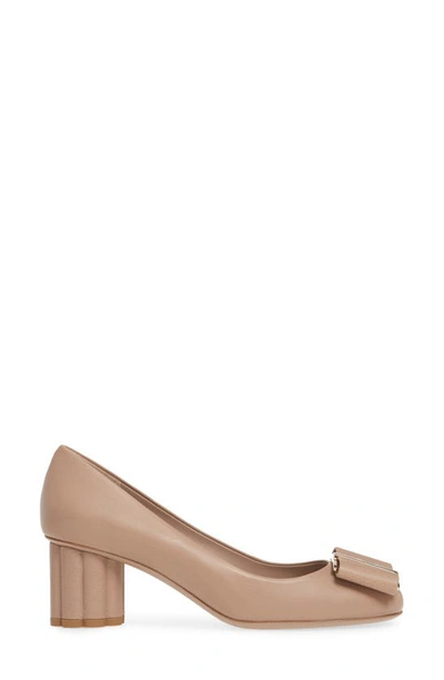 Shop Ferragamo Capua Bow Pump In Adobe Stone