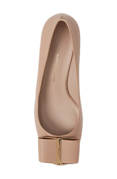 Shop Ferragamo Capua Bow Pump In Adobe Stone