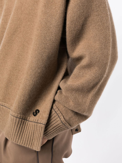 Sacai Crew-neck Logo-plaque Jumper In Brown