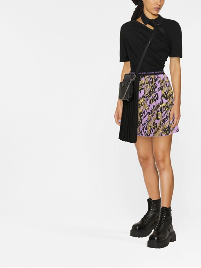 Shop Versace Jeans Couture Logo Brush-print Pleated Skirt In Schwarz