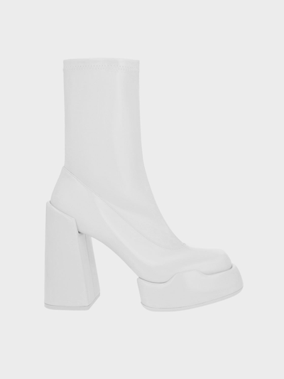 Lula Patent Block Heel Boots In Light Grey