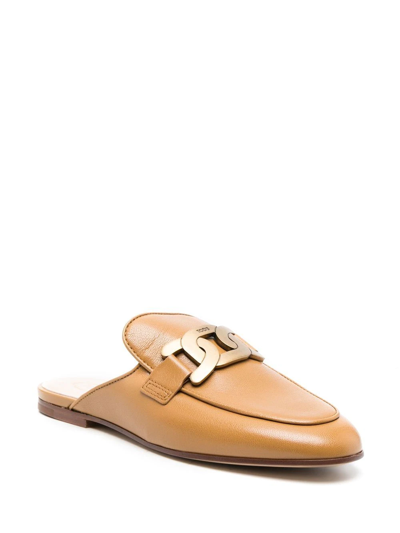 Shop Tod's Chain-link Detail Leather Mules In Braun