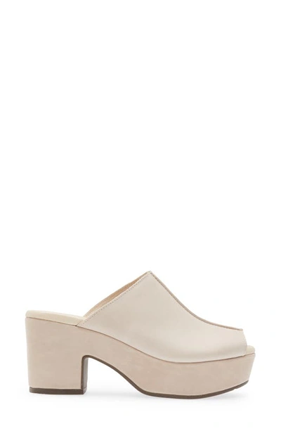 Chocolat Blu Platform Slide Sandal In Ivory Leather