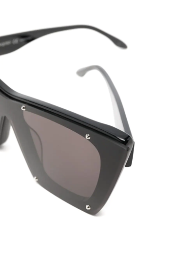 Shop Alexander Mcqueen Studded Cat Eye-frame Sunglasses In Schwarz