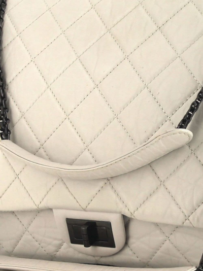 Pre-owned Chanel 2.55 Classic Flap Shoulder Bag In 白色