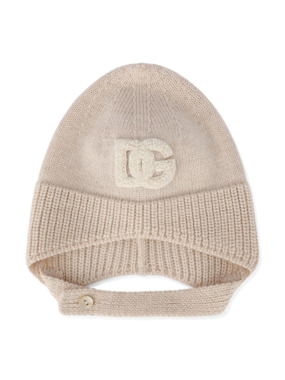 Dolce & Gabbana Logo Patch Knitted Hat In Neutrals