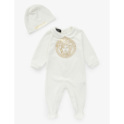 Shop Versace Bianco+oro Medusa-print Stretch-cotton Hat And Sleepsuit Set 0-9 Months