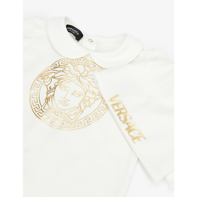Shop Versace Bianco+oro Medusa-print Stretch-cotton Hat And Sleepsuit Set 0-9 Months