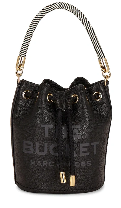 Marc Jacobs The Leather Bucket Black Handbag With Drawstring And Front Logo In Hammered Leather