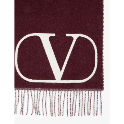 Shop Valentino Brand-print Fringed Wool And Cashmere-blend Scarf In Bordeaux/avorio