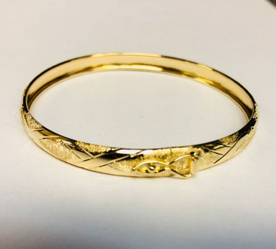 Pre-owned R C I 10k Yellow Gold Domed Etched Bangle Bracelet 8" 6mm 4.5 Grams With Safety In No Stone