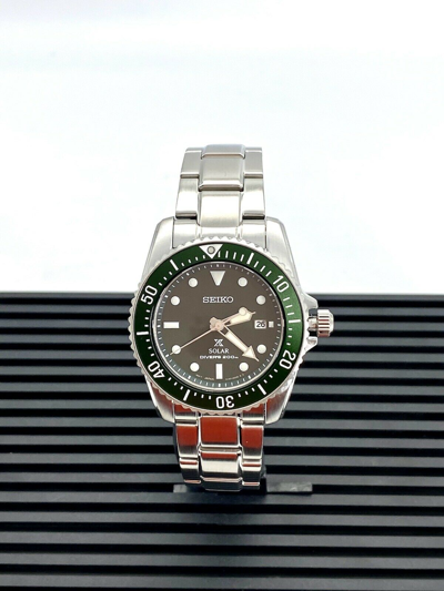 Pre-owned Seiko Prospex Solar Diver's Green Sunray Dial Stainless Steel Men Watch Sne583