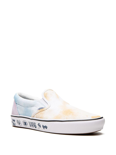 Shop Vans Comfycush Slip-on Sneakers In Weiss