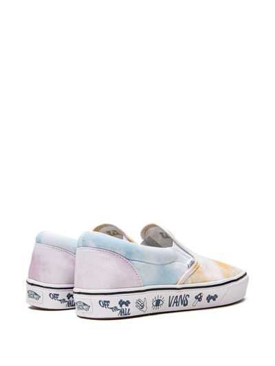 Shop Vans Comfycush Slip-on Sneakers In Weiss