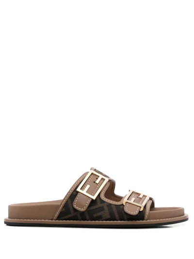 Shop Fendi Logo-print Leather Sandals In Grün