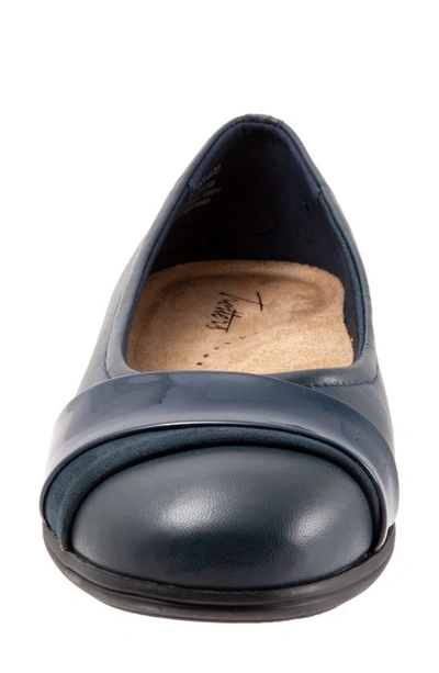 Trotters Womens Buckle Leather Flat Shoes In Navy Micro