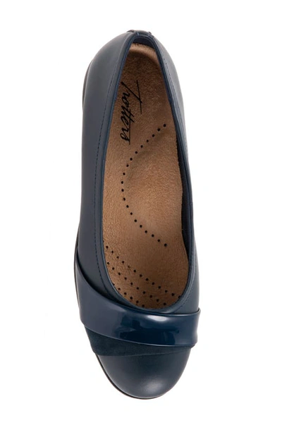 Trotters Womens Buckle Leather Flat Shoes In Navy Micro