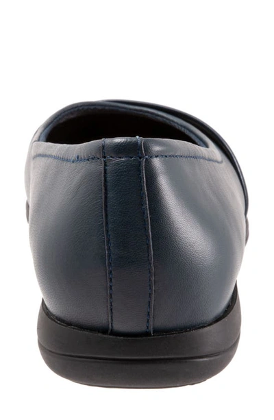 Trotters Womens Buckle Leather Flat Shoes In Navy Micro