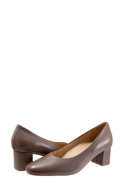 Shop Trotters Daria Block Heel Pump In Taupe