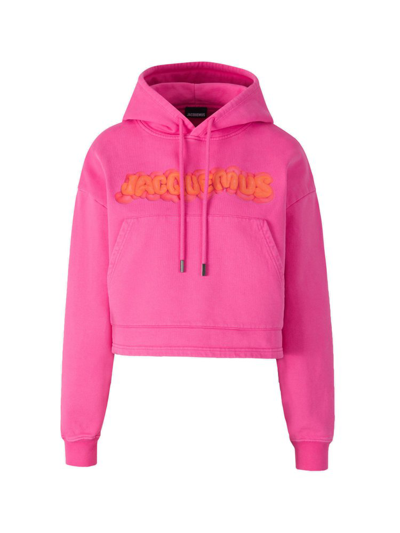 Shop Jacquemus Clay Logo Printed Cropped Hoodie In Pink